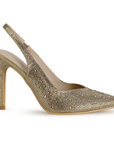 Vista lateral de la zapatilla dorada tipo stiletto para dama con punta fina pedrería brillante y tacón medio 10cm
