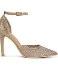 Vista lateral de la zapatilla dorada tipo stiletto con pedrería pulsera ajustable al tobillo y tacón medio 10 cm