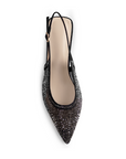 Vista superior de la zapatilla negra para fiesta con punta fina pedrería y pulsera ajustable al talón