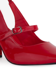 detalle del material charol en zapatillas rojas de dama con tacón medio 8cm y correa ajustable