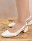 Zapatilla beige destalonada para mujer con punta cerrada y tacón ancho bajo de 4cm