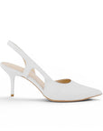 Vista lateral de la zapatilla blanca para dama tipo stiletto con tacón medio 8cm y destalonadas