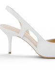 Vista trasera del tacón medio 8cm en zapatilla blanca tipo stiletto destalonada para dama