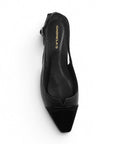 vista superior de zapatillas negras para dama con punta y talón descubierto