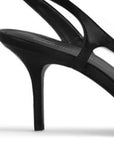 Vista trasera del tacón medio de 8cm en la zapatilla negra tipo stiletto con moño al frente para dama