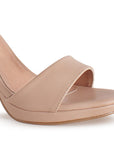 detalle del material sintético en zapatillas maquillaje para dama con plataforma y tacón medio 8cm
