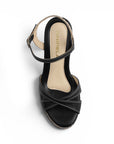 vista superior de plataformas negras con altura media 8cm para dama con pulsera ajustable