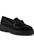 Vista diagonal del mocasín negro para dama con herraje decorativo y suela chunky tipo track para dama