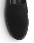 Vista de material durazno en mocasín negro para mujer de punta redonda con costura y tacón bajo de 3cm