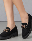 Mocasines negros para mujer de tacón bajo 4cm con herraje