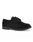 Vista diagonal de mocasín negro para mujer con agujetas, punta fina y tacón bajo de 3cm