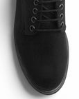 Vista de material durazno en mocasín negro para mujer con agujetas y tacón bajo de 4cm