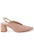 Vista lateral de zapatilla maquillaje para mujer con hebilla ajustable en pulsera abajo del tobillo y tacón de 7cm