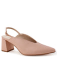 Vista diagonal de zapatilla maquillaje para mujer con pulsera y tacón ancho de 7cm