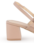 Vista trasera de tacón ancho bajo de 5cm en zapatilla destalonada para mujer con punta cerrada color maquillaje