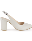 Vista lateral de zapatilla beige destalonada para mujer con punta cerrada y tacón bloque de 8cm