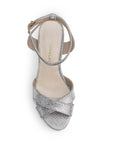Vista superior de zapatilla plateada con tiras cruzadas pulsera ajustable al tobillo plataforma y tacón alto 12cm para dama