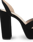 Vista trasera de tacón bloque alto de 12cm en zapatilla negra para mujer con pulsera ajustable al tobillo