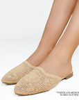 Flats tipo mules beige calados para mujer con punta fina y diseño trenzado de meter