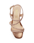 Vista superior de zapatilla oro rosado para mujer con tiras brillantes y tacon bajo ancho de 6cm