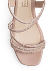 Vista de material cabra sintético en zapatilla nude descubierta para mujer con pedrería pulsera ajustable y tacón ancho de 8cm