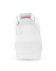 Vista trasera de plataforma baja de 5cm en tenis blanco para mujer con agujetas