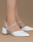 Zapatillas beige para mujer con punta fina correa ajustable y tacón cuadrado bajo de 5cm