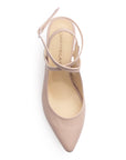 Vista superior de zapatilla maquillaje para mujer con punta fina y tiras cruzadas