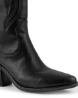 Vista de material sintético en bota negra para mujer de meter abajo de la rodilla con punta fina y tacón ancho de 7cm