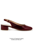 Vista lateral de zapatilla vino con punta fina pulsera ajustable y tacón bajo 4cm para dama