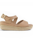vista lateral en sandalias nude de plataforma baja 6cm con correa ajustable y punta abierta para dama