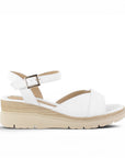 vista lateral en sandalias blancas de plataforma baja 5cm con correa ajustable y punta abierta para dama