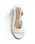 vista superior de sandalias blancas punta abierta y correa ajustable con plataforma baja 5 cm