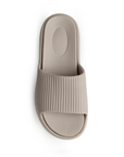 Vista superior de la sandalia beige de estilo casual que brinda confort con punta abierta para dama
