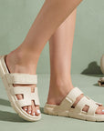 Sandalias beige de punta abierta con plataforma baja 4cm y estilo moderno