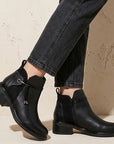 Botines negros para dama con cordones decorativos y cierre interno funcional de tacón bajo 4cm