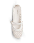 Vista superior de flats beige tipo balerinas para mujer con pulsera ajustable en empeine