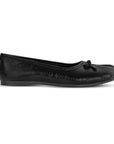 Vista lateral en flats negro tipo tabi con suela de piso y moño decorativo para dama