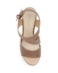 Vista superior de zapatilla oro rosado para mujer con diseño descubierto y hebilla cuadrada en pulsera ajustable
