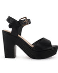 Vista lateral de zapatilla negra para mujer con hebilla ajustable y tacón medio de 10cm