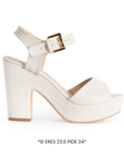Vista lateral de zapatilla beige para mujer con hebilla ajustable y tacón medio de 10cm