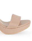 Vista de material cabra sintético en zapatilla nude para mujer con tacón ancho de 9cm y pulsera ajustable