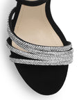 Vista de material buck en zapatilla negra para mujer con tiras de pedrería pulsera ajustable y tacon delgado alto de 13cm