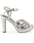 Vista lateral de zapatilla plateada de diseño descubierto para mujer con tacón alto de 12cm y pulsera ajustable