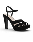 Vista diagonal de zapatilla negra de diseño descubierto para mujer con plataforma frontal tacón alto de 12cm y pulsera al tobillo