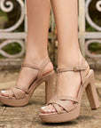 Zapatillas nude de diseño descubierto para mujer con tacón alto de 12cm y pulsera ajustable