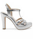 Vista lateral de zapatilla plateada para mujer de diseño descubierto con tacón alto de 12cm y pulsera ajustable al tobillo