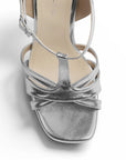 Vista de material sintético en zapatilla para mujer con pulsera y tacón alto de 12cm en color plateado