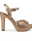 Vista lateral de zapatilla oro rosa para dama con plataforma, pulsera ajustable al tobillo, punta abierta y tacón alto 12cm