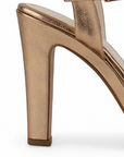 Vista trasera del tacón alto 12cm de la zapatilla oro rosa para dama con plataforma y pulsera ajustable al tobillo